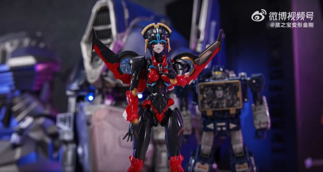 Transformers Soundwave Vs Windblade Dance Off   Official Stop Motion Video  (22 of 41)